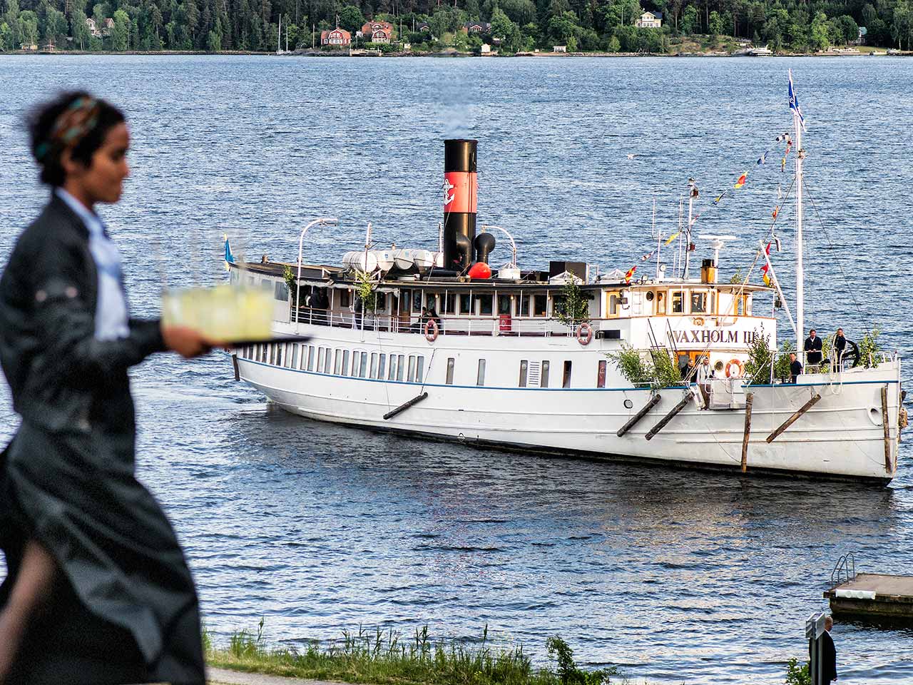 Elfvik Strand Lidingö - Utsikt över båten Vaxholm