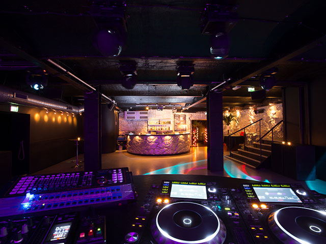 Klubb Blå - Festvåning och Nattklubb - DJ Mixerbord