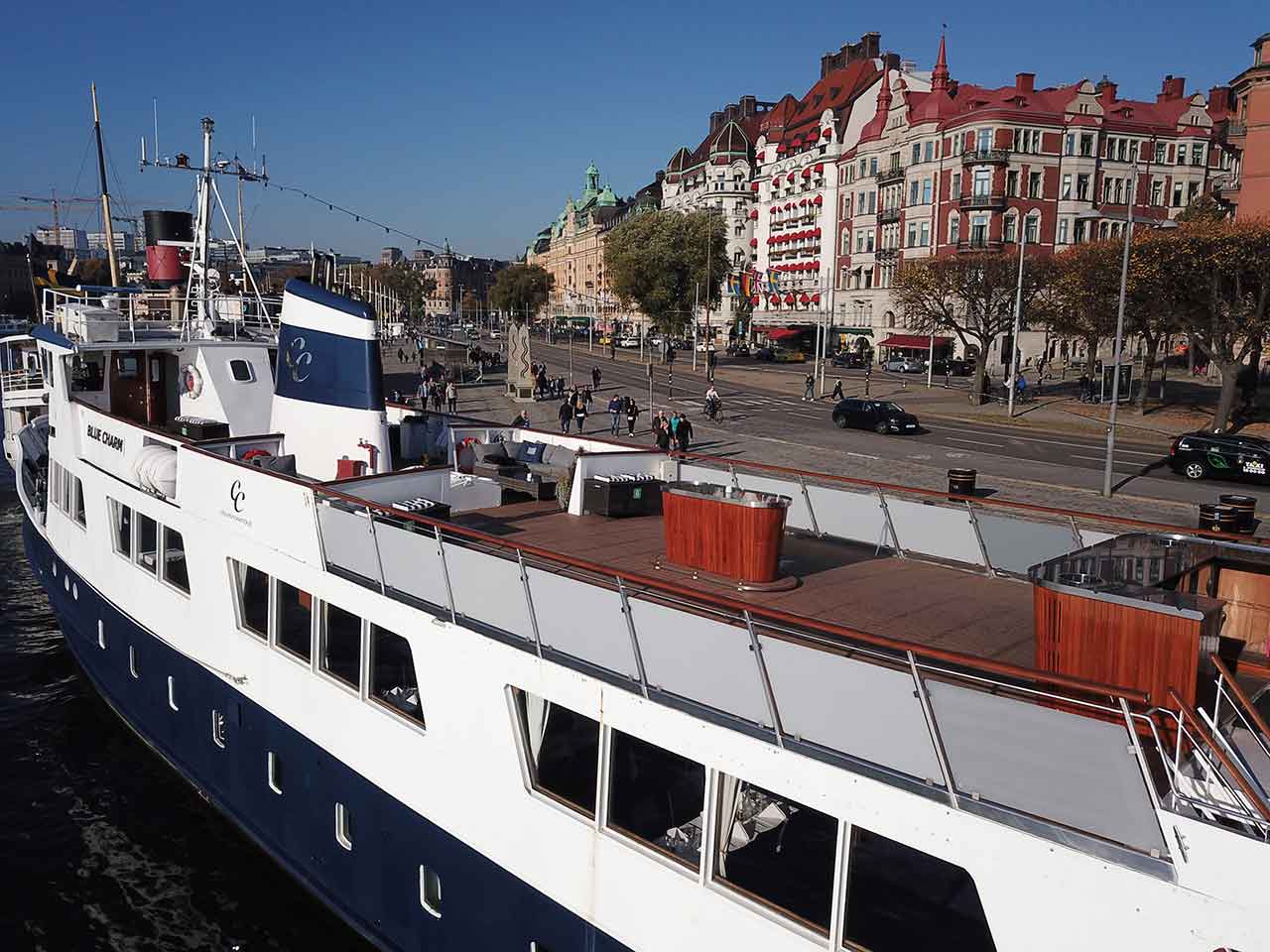 Blue Charm - Festvåning vid Strandvägskajen