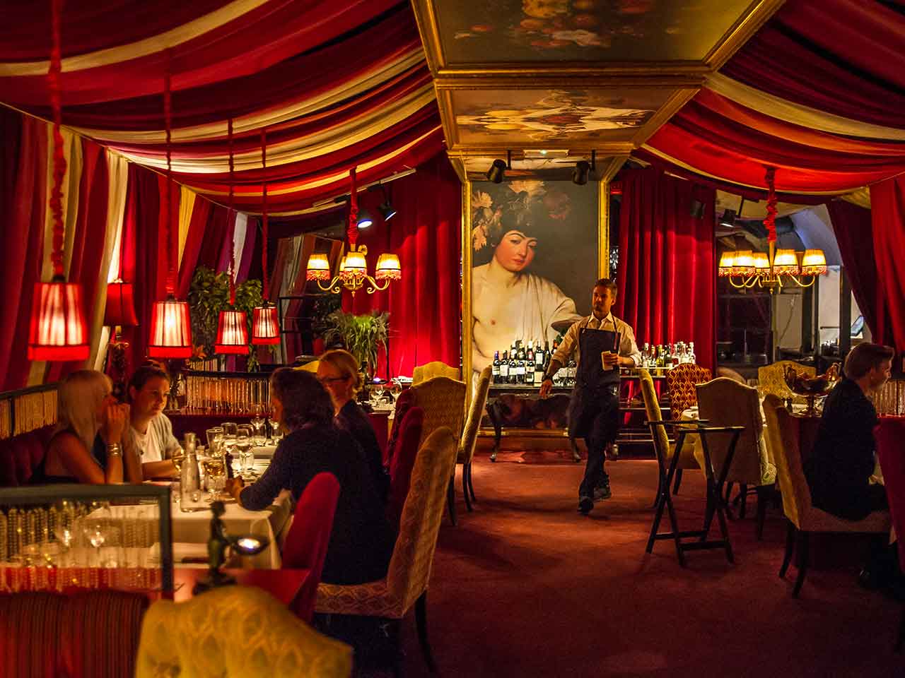 Le Rouge - Klassisk festvåning i Gamla Stan