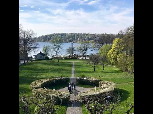 Skärholmens Gård - grönskande trädgård