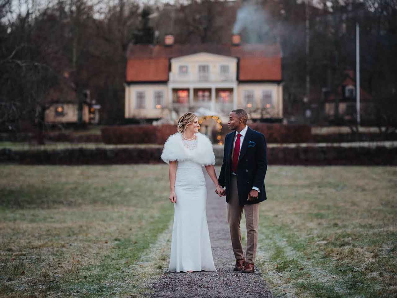 Skärholmens Gård - bröllopspar i frostig skrud